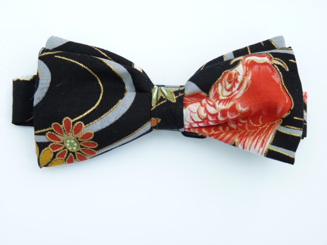 4_0_1086_9618koi_on_black_bt.jpg