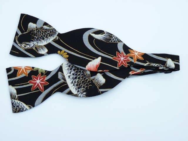 4_0_1094_1594koi_on_black_st.jpg