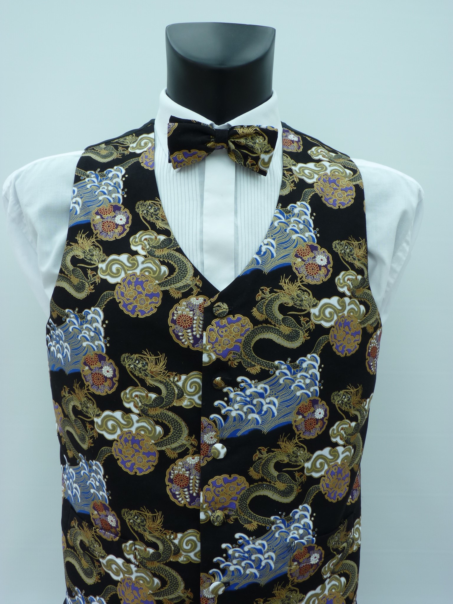 4_0_1543_9466small_dragon_on_black_waistcoat_2.jpg