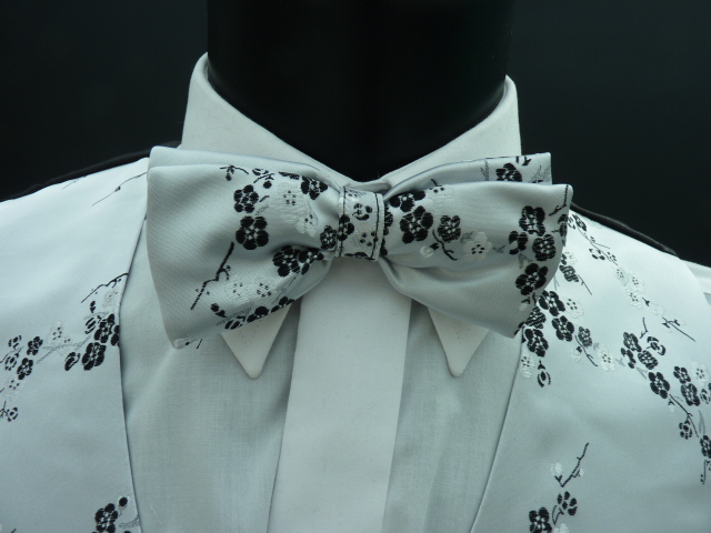 Black Silver Blossom Pre Tied Bow Tie