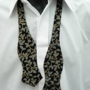 Frosty Holly Diamond Tip Self Tie Bow Tie