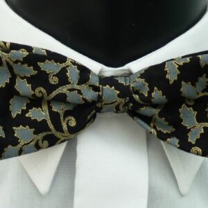 Frosty Holly Pre Tied Bow Tie