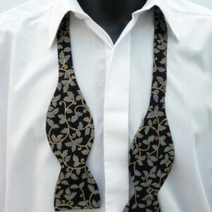 Frosty Holly Self Tie Bow Tie